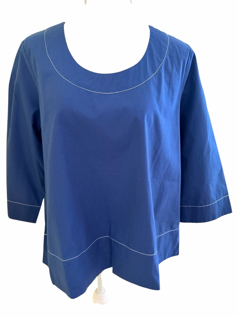 Snapdragon & Twig Blue Poplin Scoop Neck Short Sleeve Top Contrast Stitching
